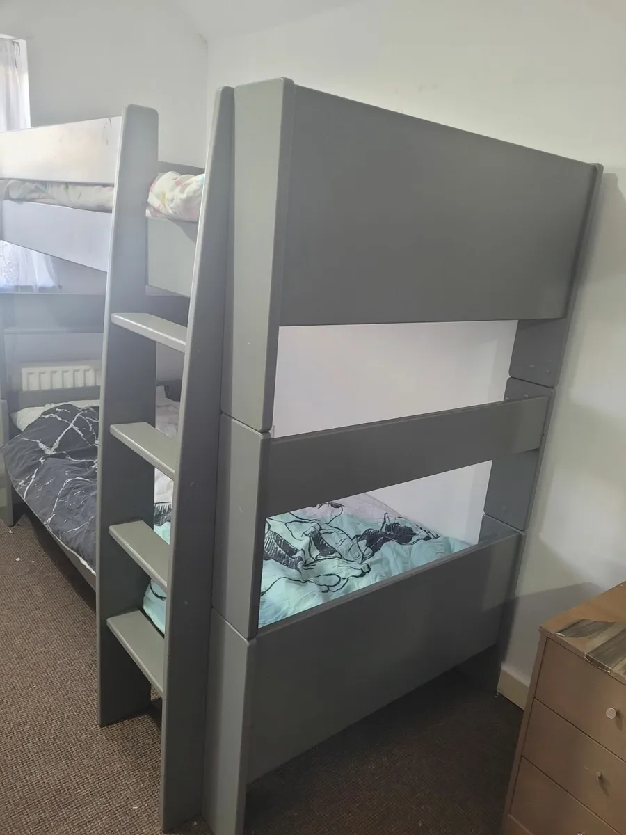 Bed - Image 1