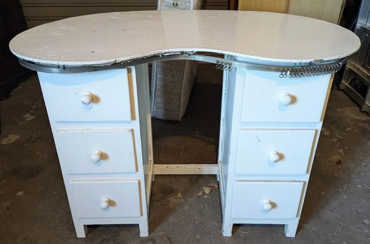 Old Dressing table for refurb - Image 1