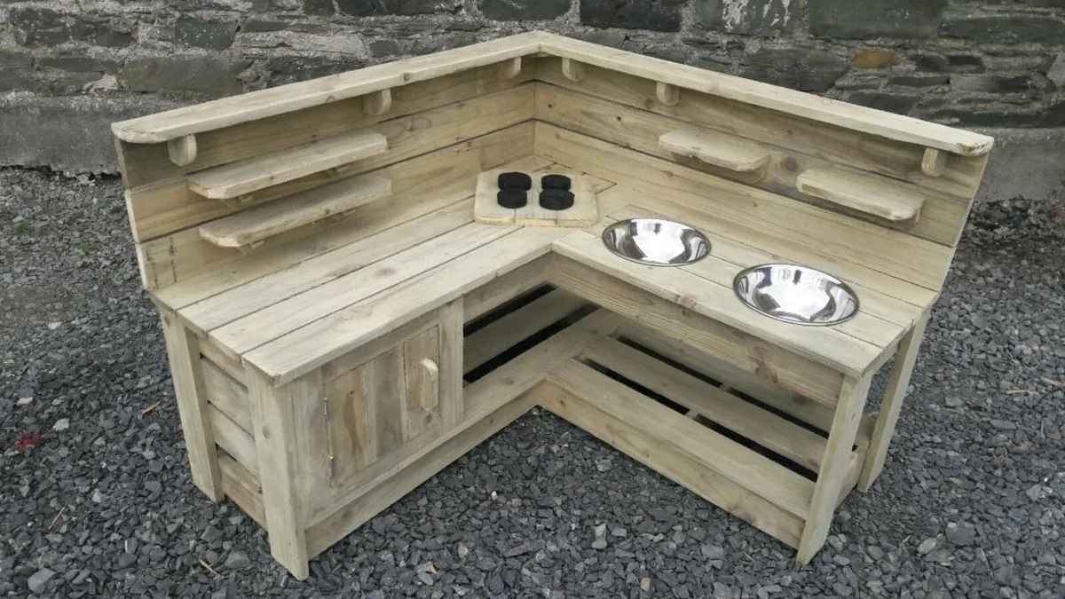 Handmade mud kitchen - Image 4