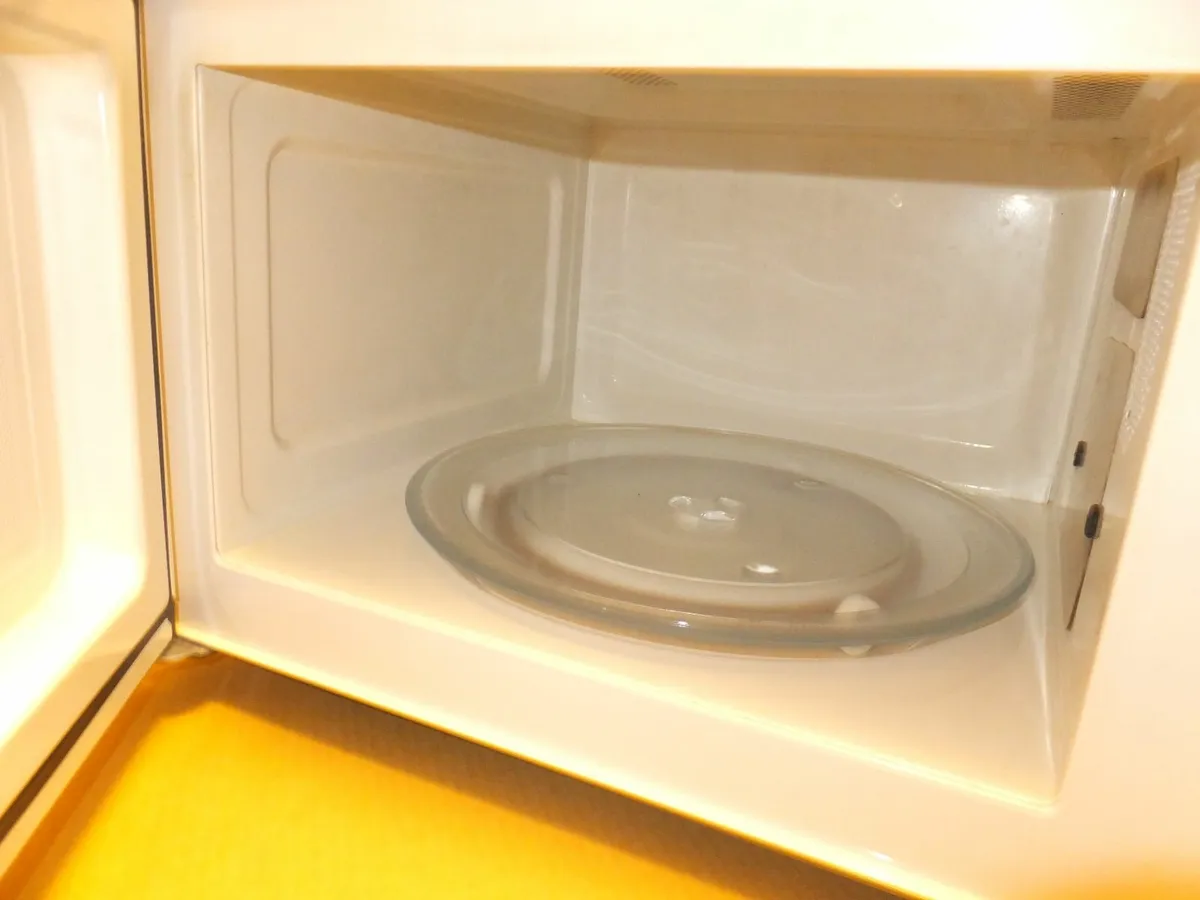 GoldStar Microwave - Image 2