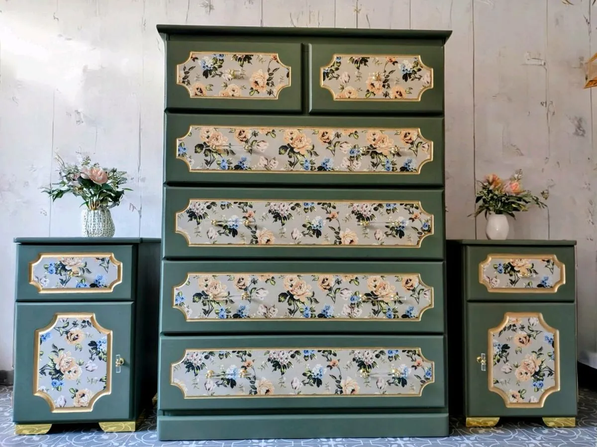 Chest of drawers and matching lockers - Image 1