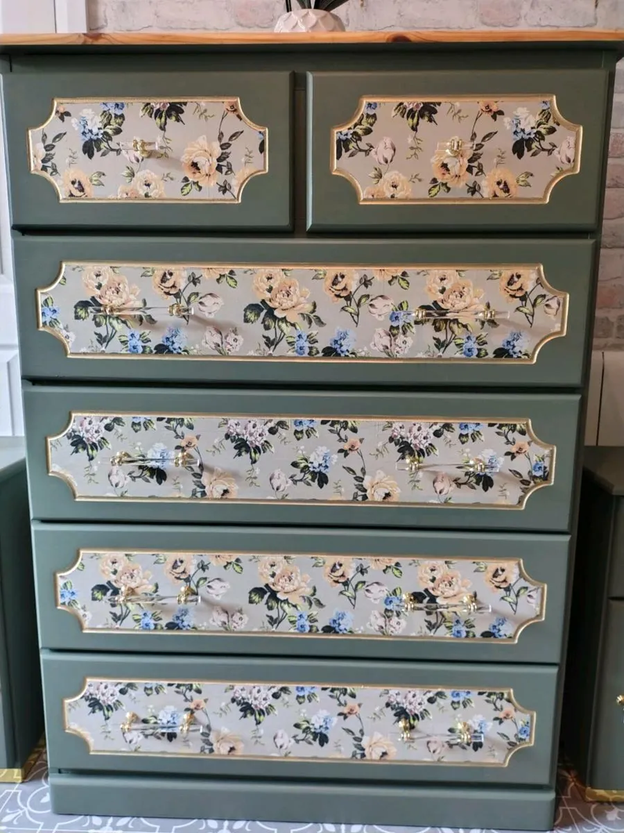 Chest of drawers and matching lockers - Image 2