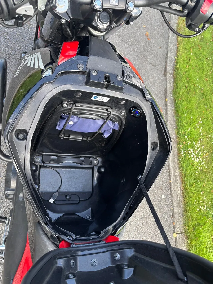 2016 Honda NC 750 s only covered 10km from new - Image 4