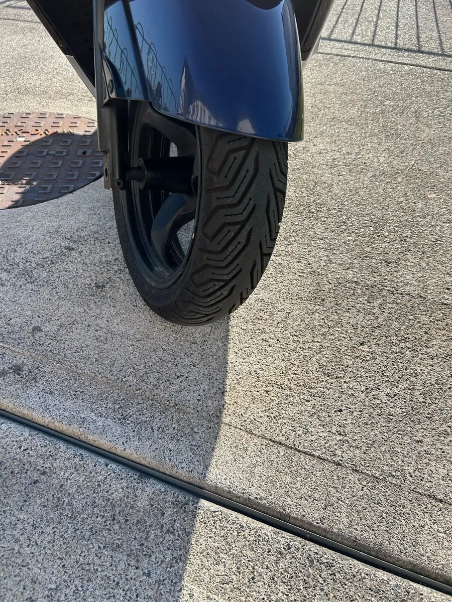 2004 Yamaha T-Max 500cc - Image 3