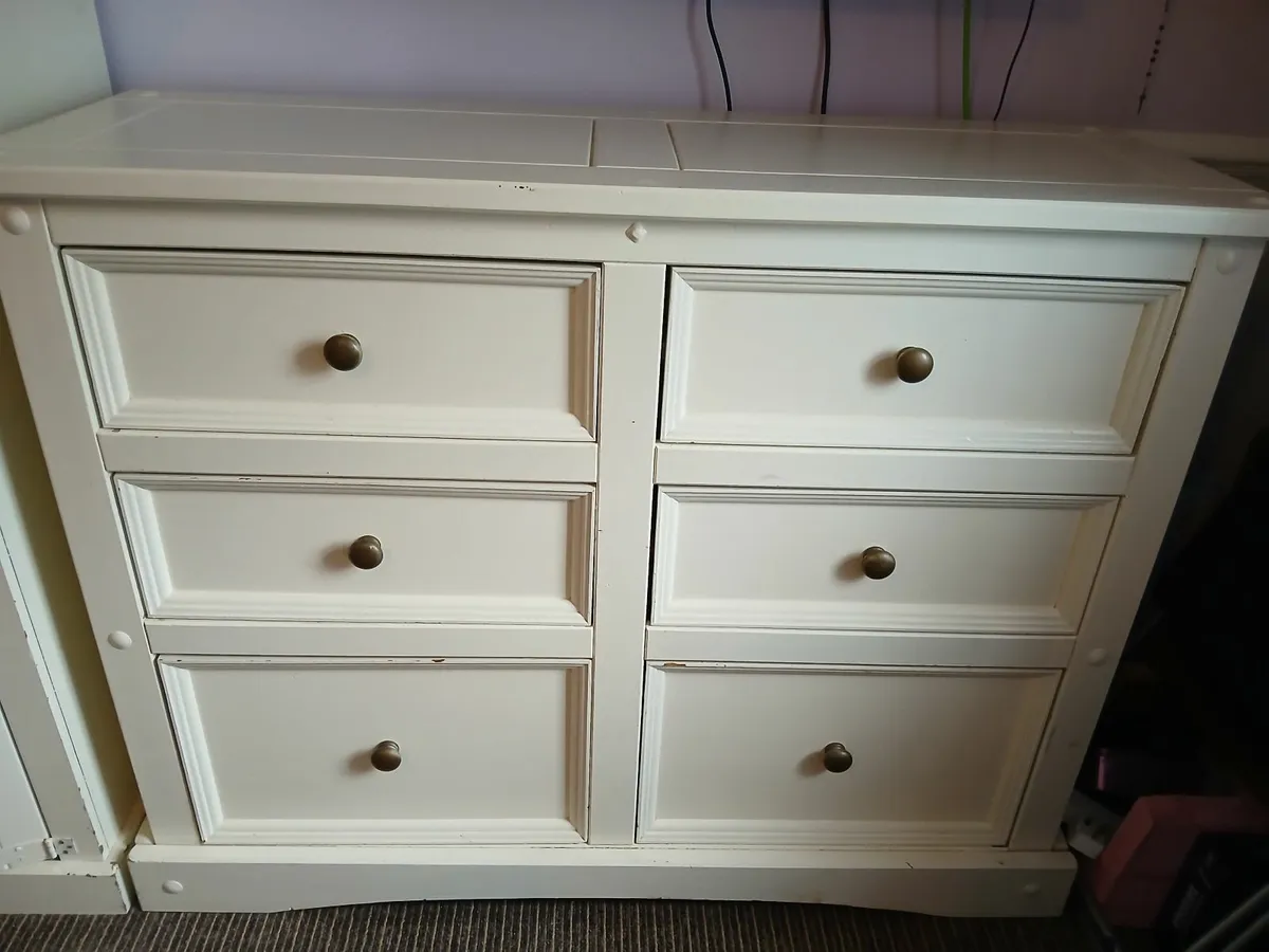 Chest Drawer's & locker - Image 1
