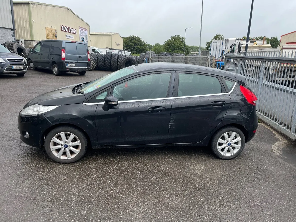 Ford Fiesta 2010 - Image 4
