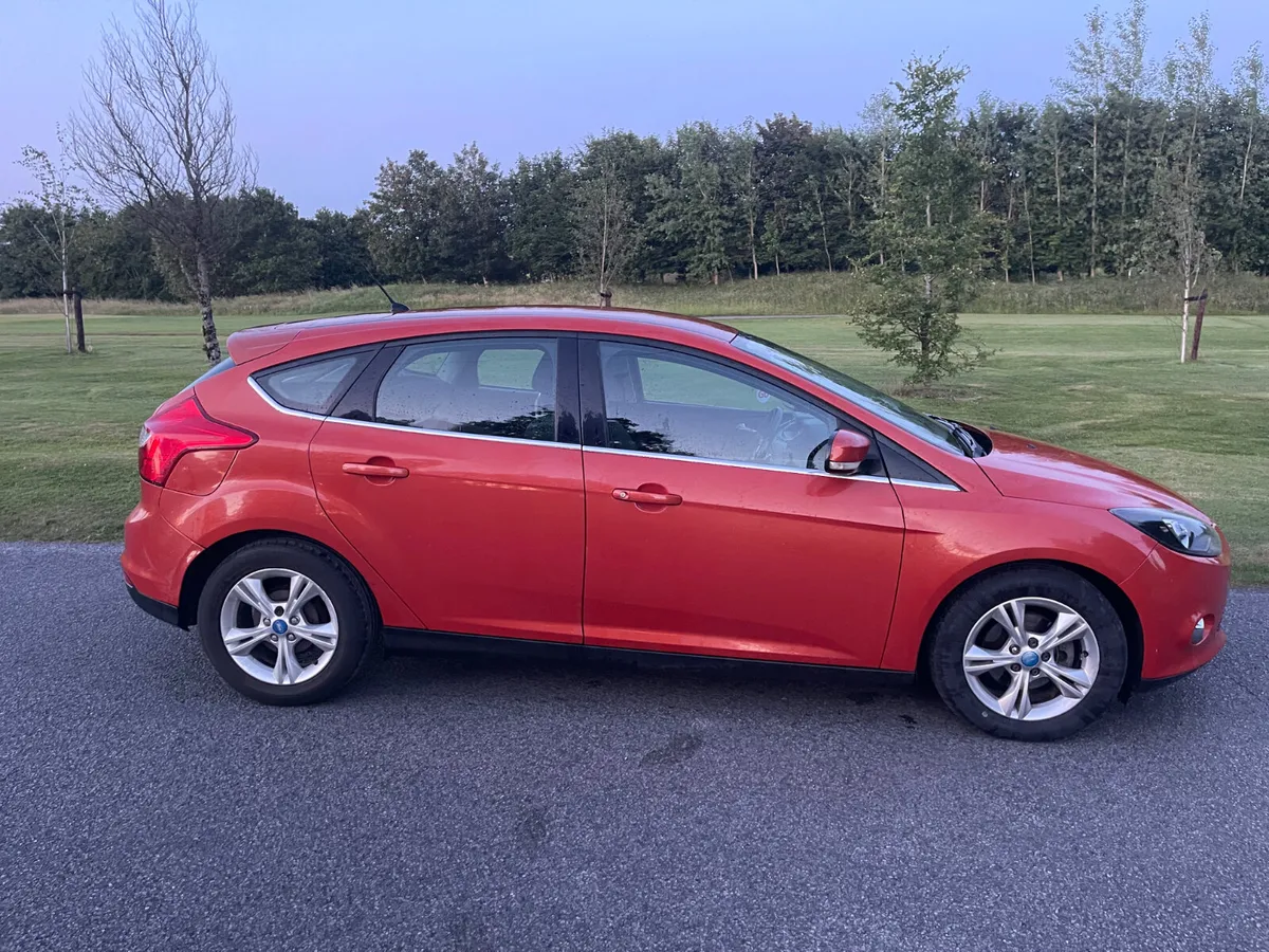 Ford Focus 2011 - Image 2