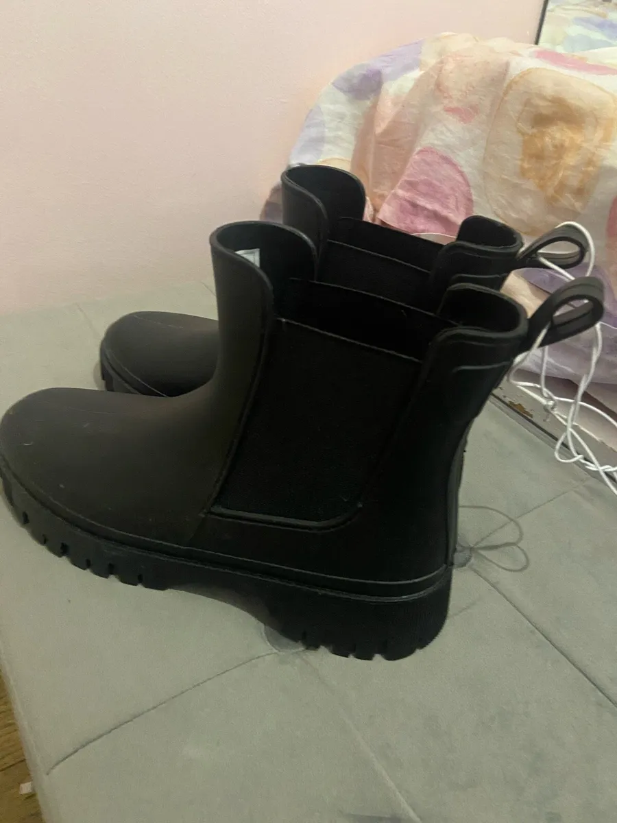 Boots - Image 2