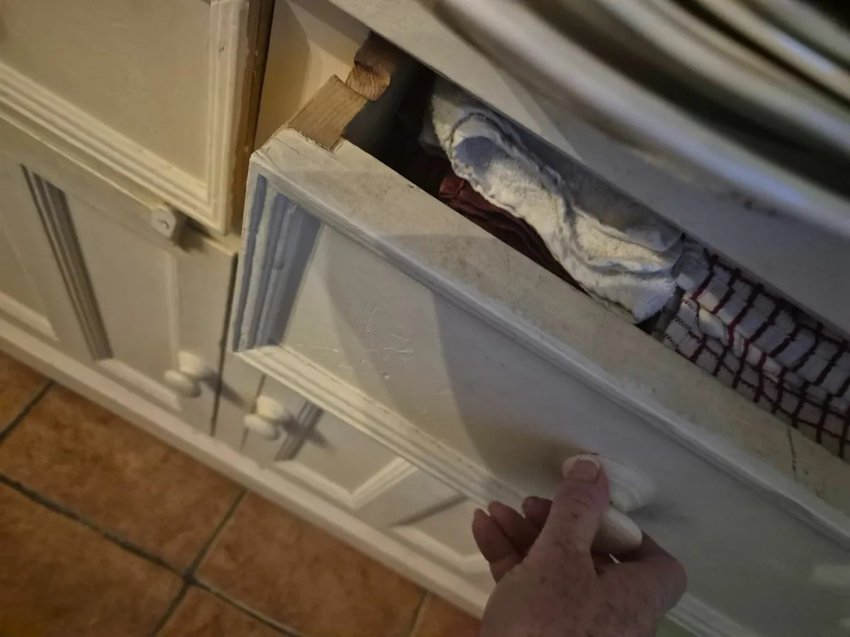 Kitchen Dresser - Image 2