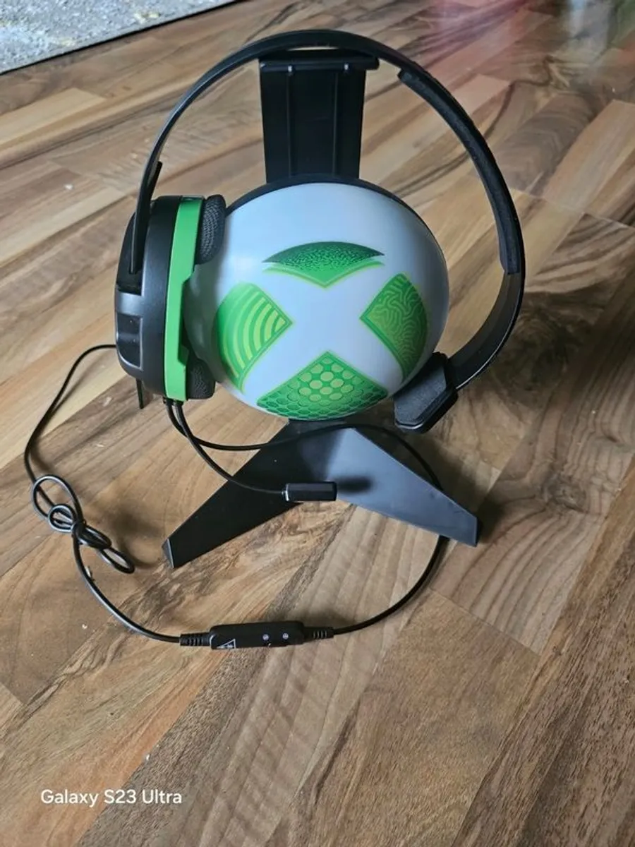 Xbox One S with 2 Controllers, games and accessories - Image 3