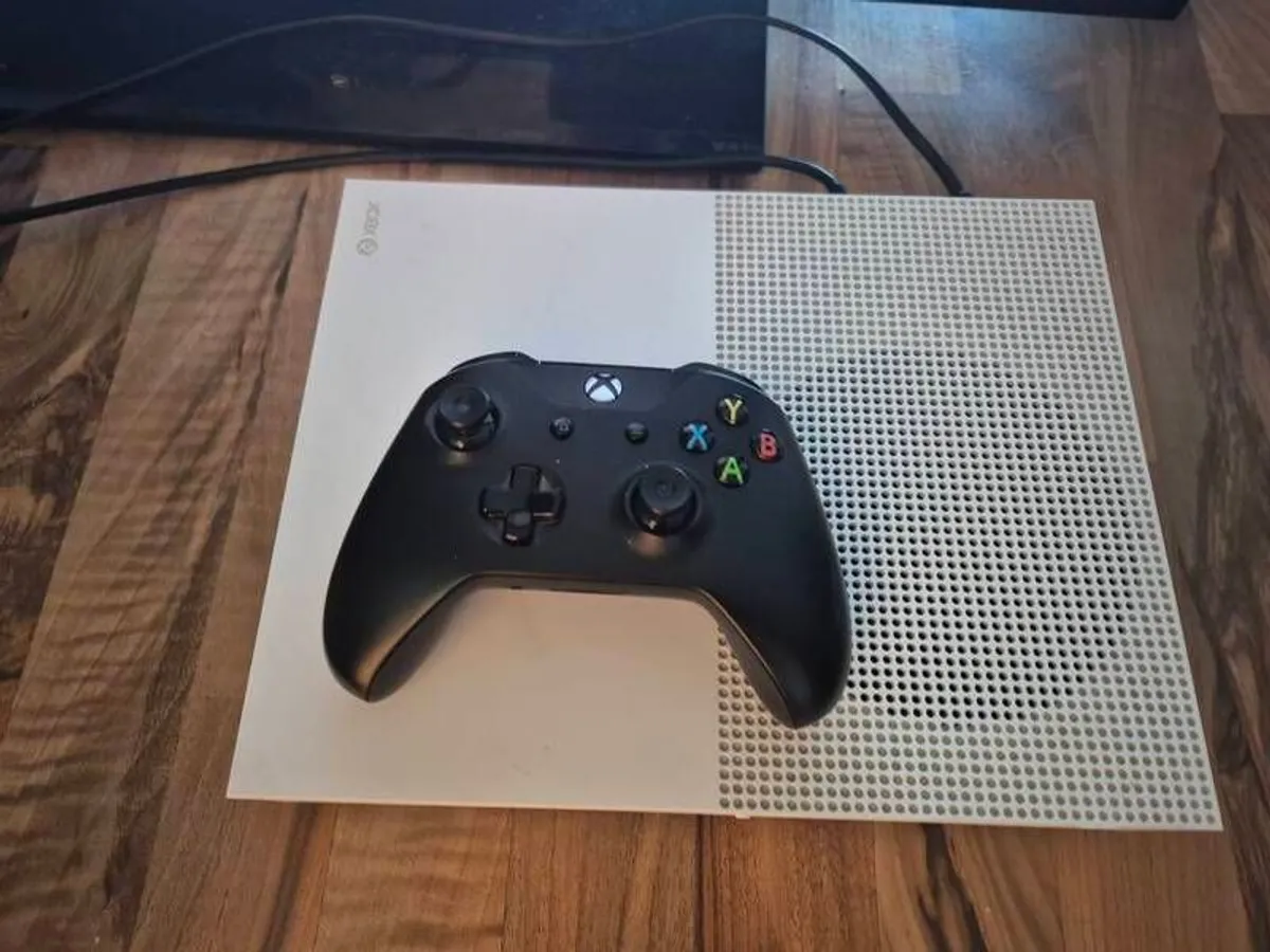 Xbox One S with 2 Controllers, games and accessories - Image 4