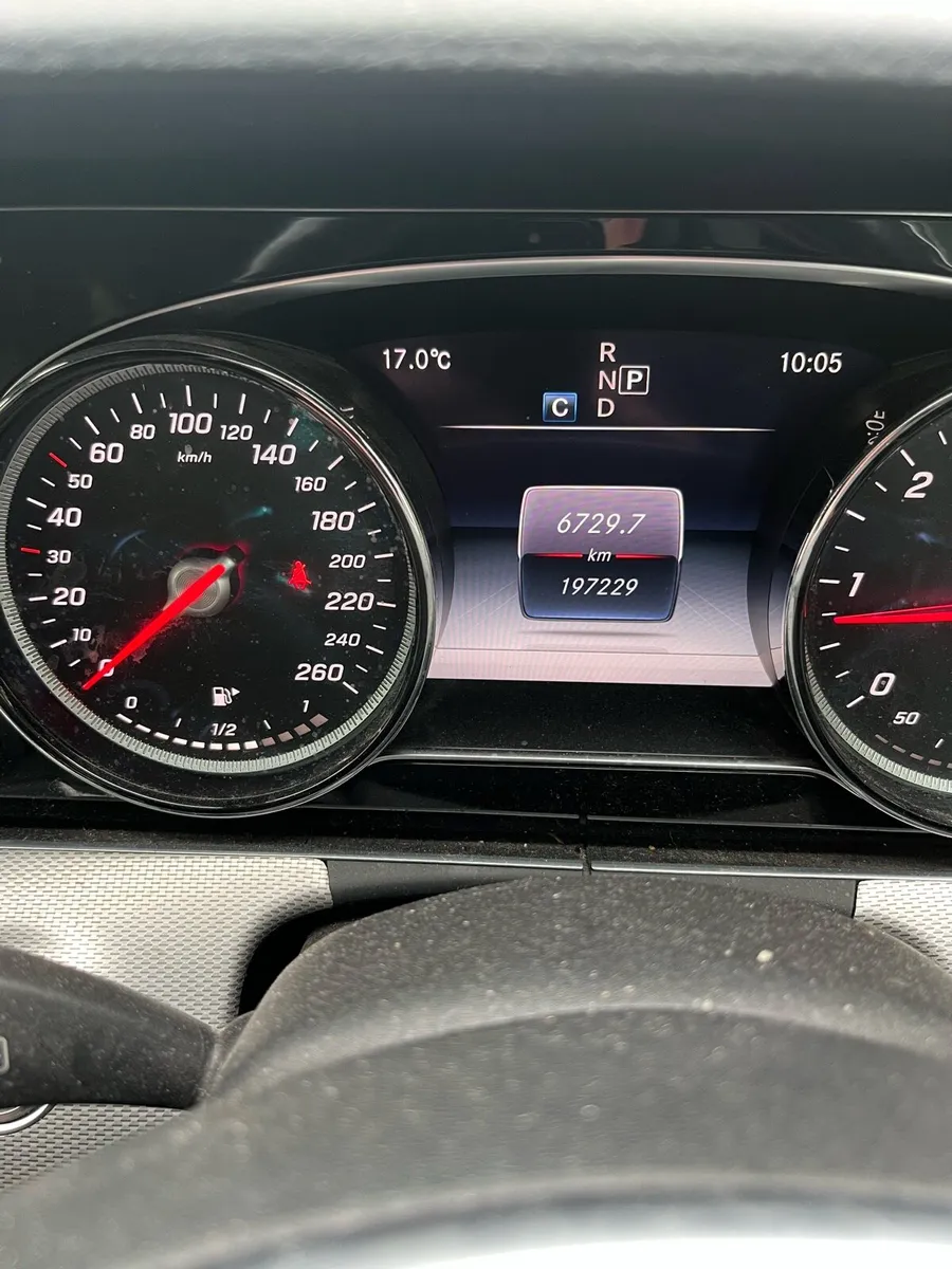 Mercedes e200 7 seater - Image 2