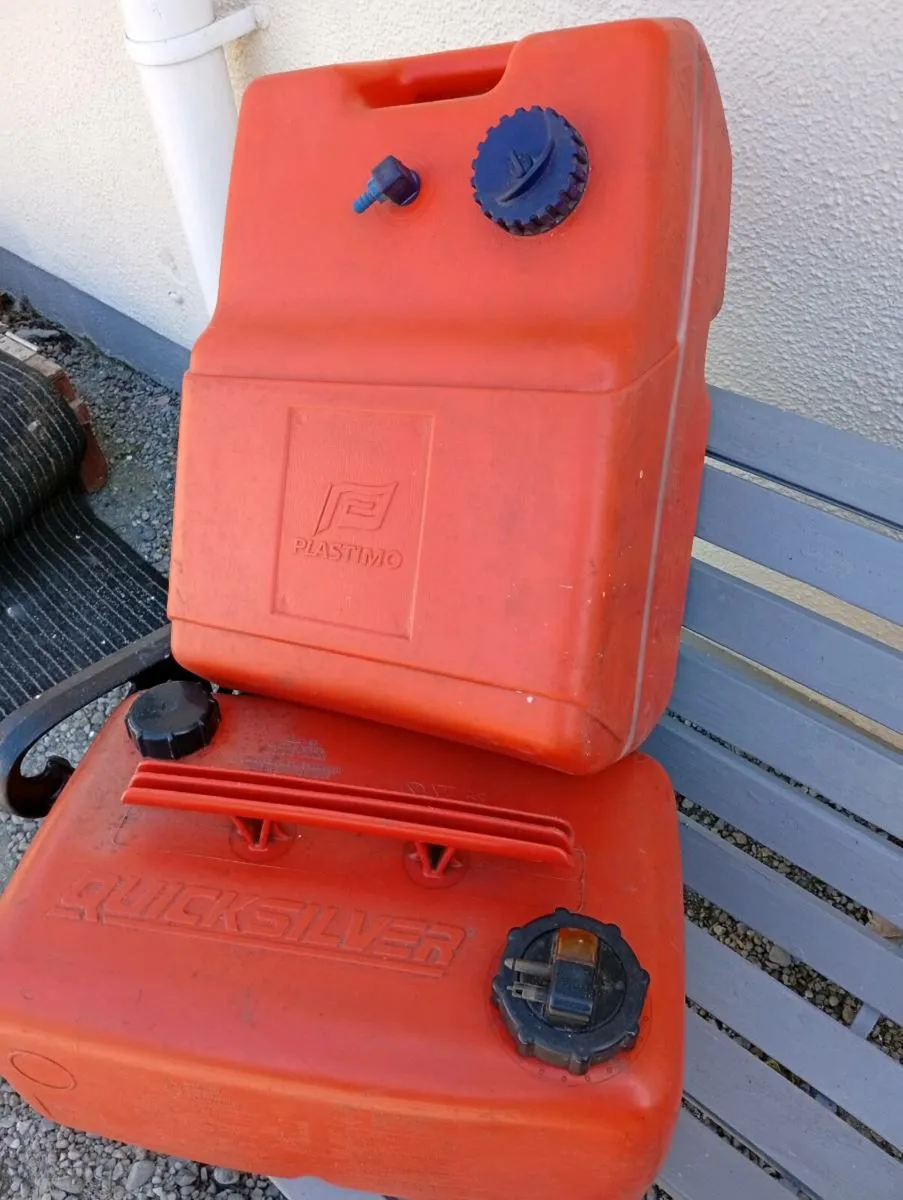 Outboard petrol tanks - Image 1