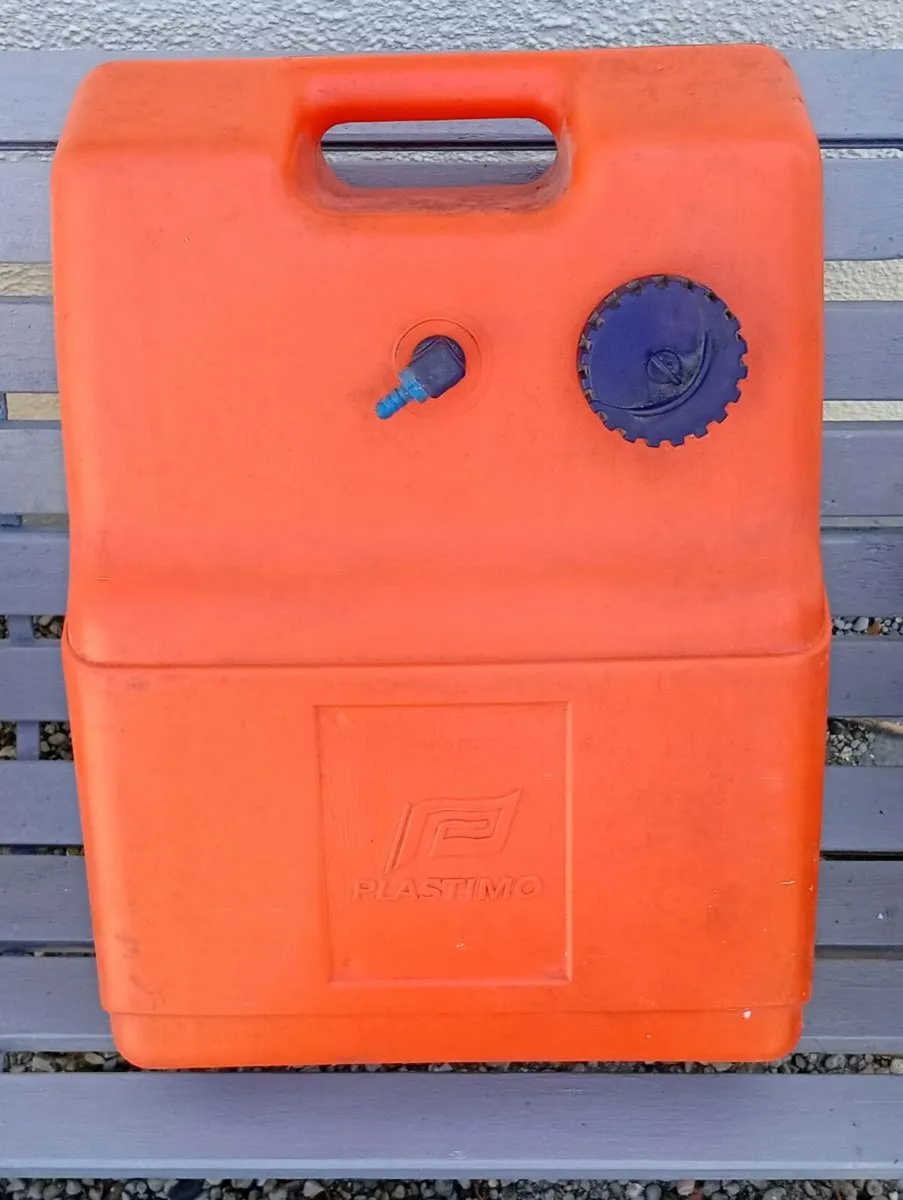 Outboard petrol tanks - Image 2