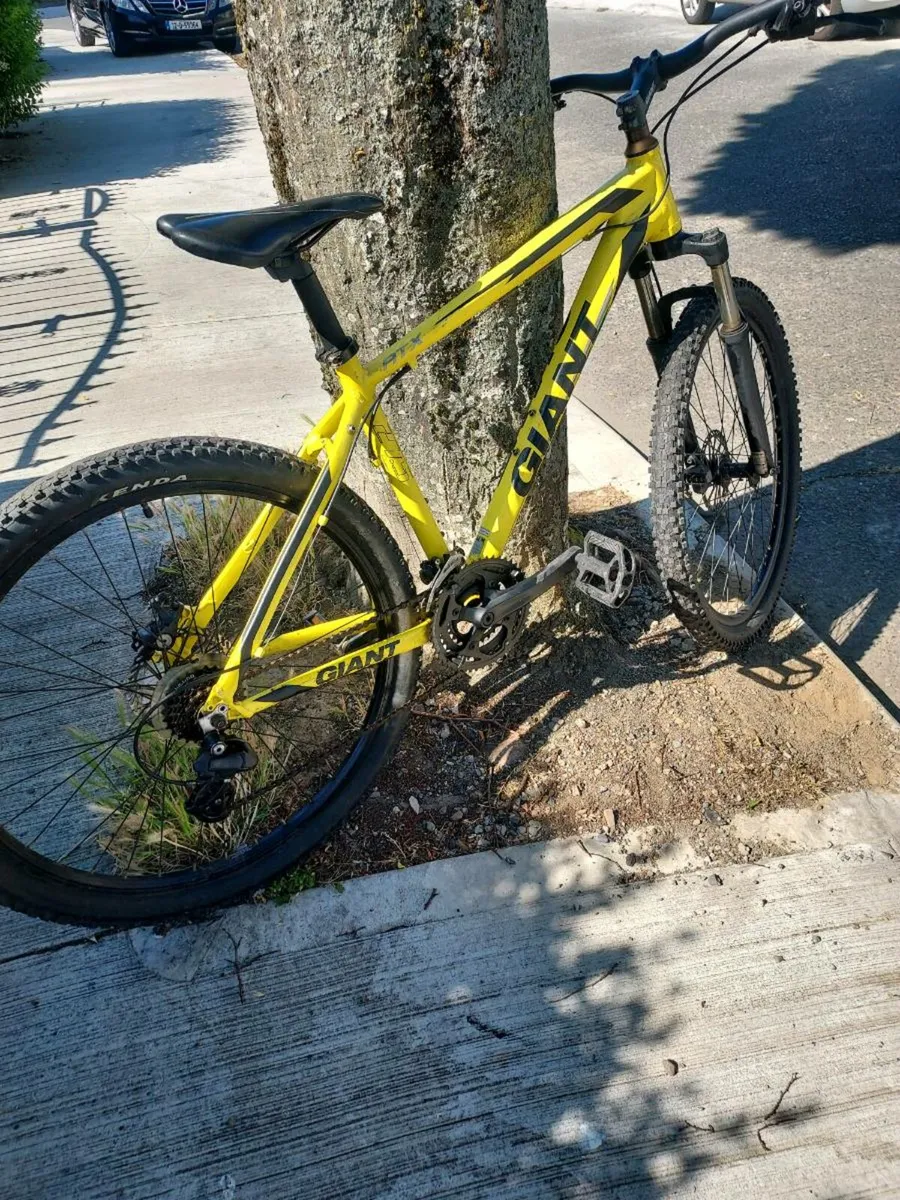 Giant ATX 27.5 mountain bike - Image 1