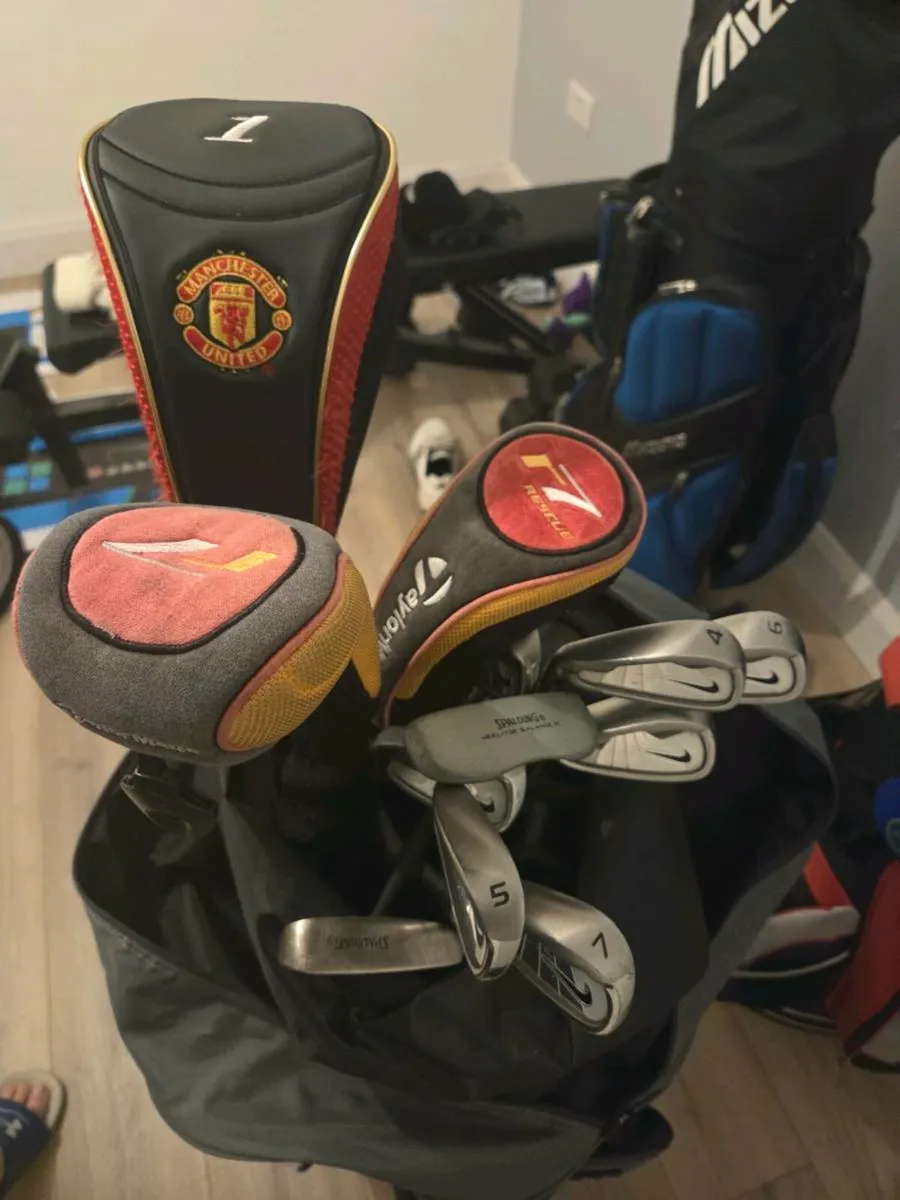Complete set of left handed golf clubs - Image 1