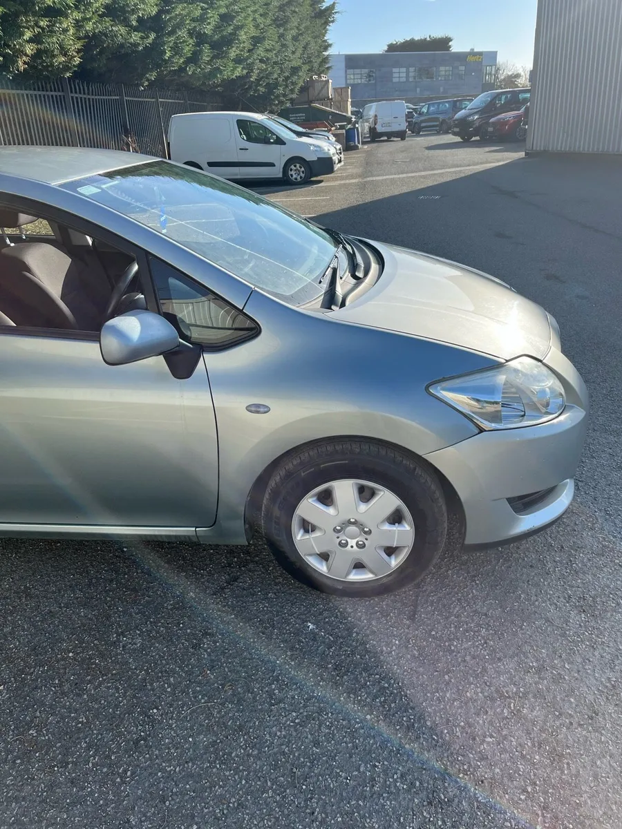 Toyota Auris 1.4 Petrol NCT + TAX - Image 2