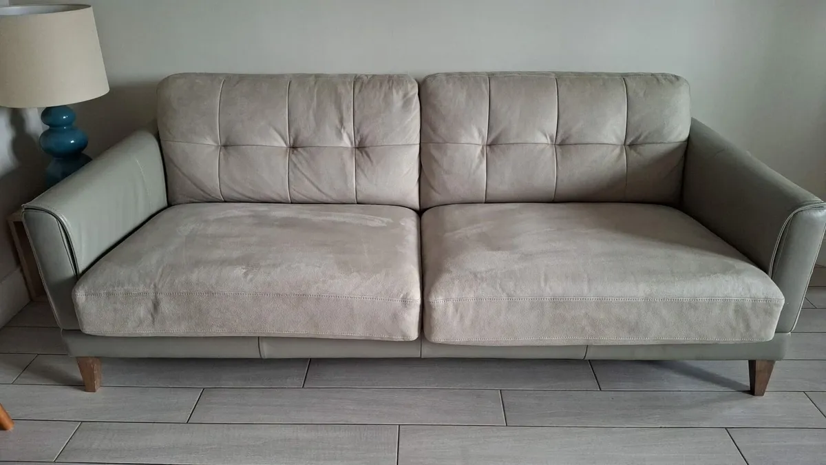 Comfortable couch - Image 1