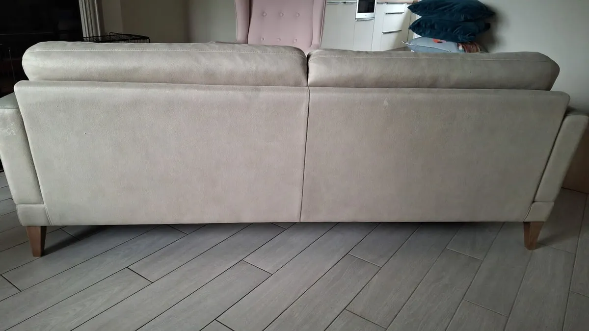 Comfortable couch - Image 2