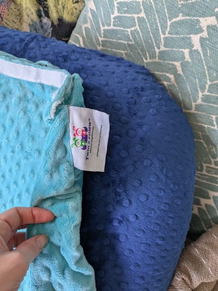 Twin Z Feeding Pillow - Image 2