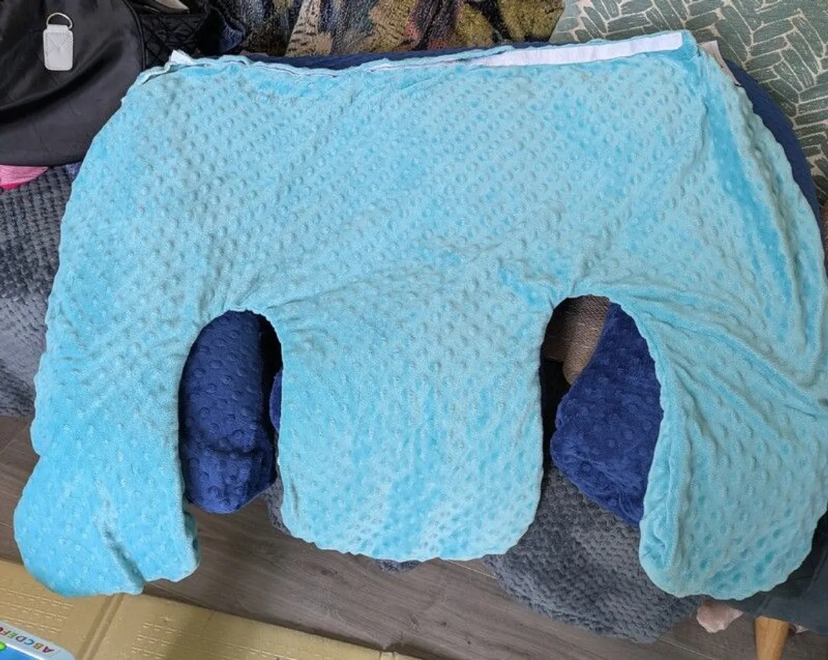 Twin Z Feeding Pillow - Image 3