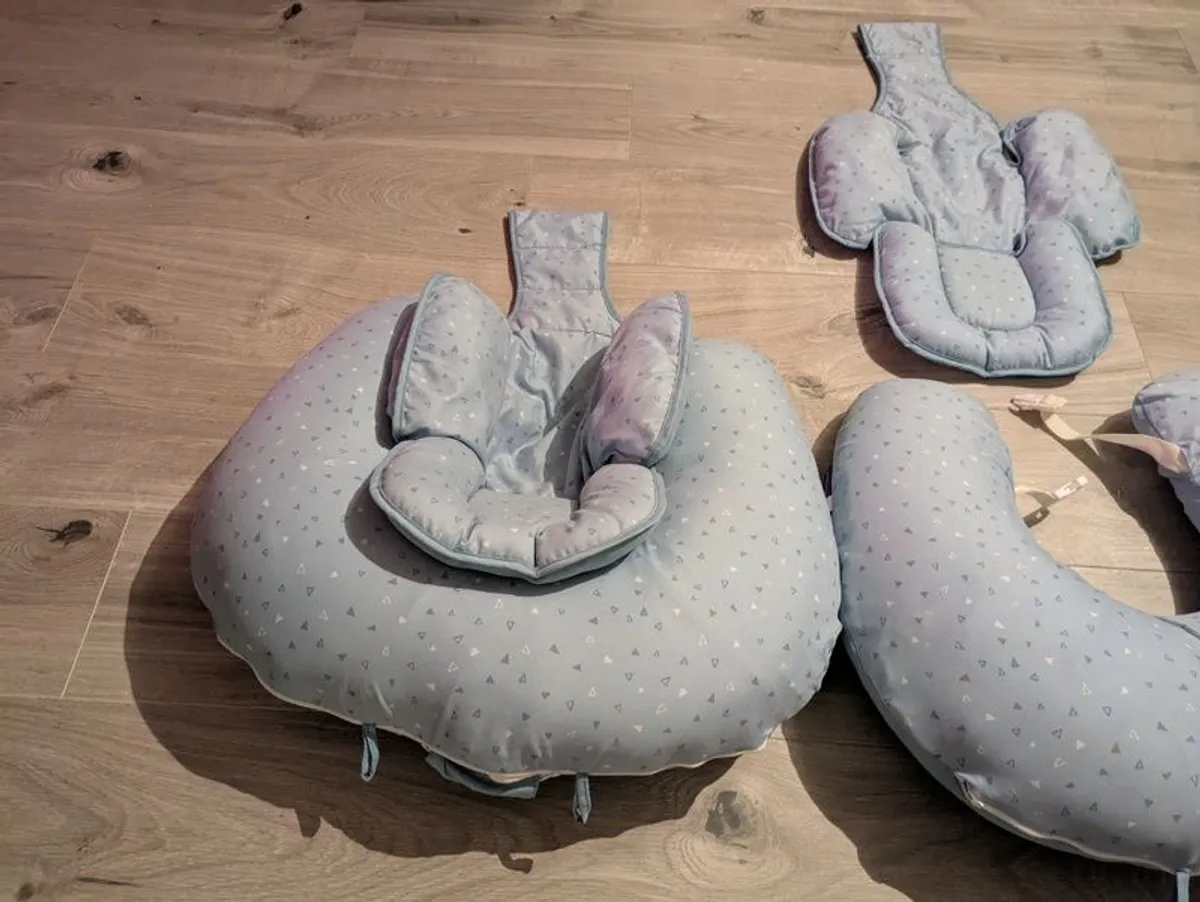 Feeding Pillows - Image 4