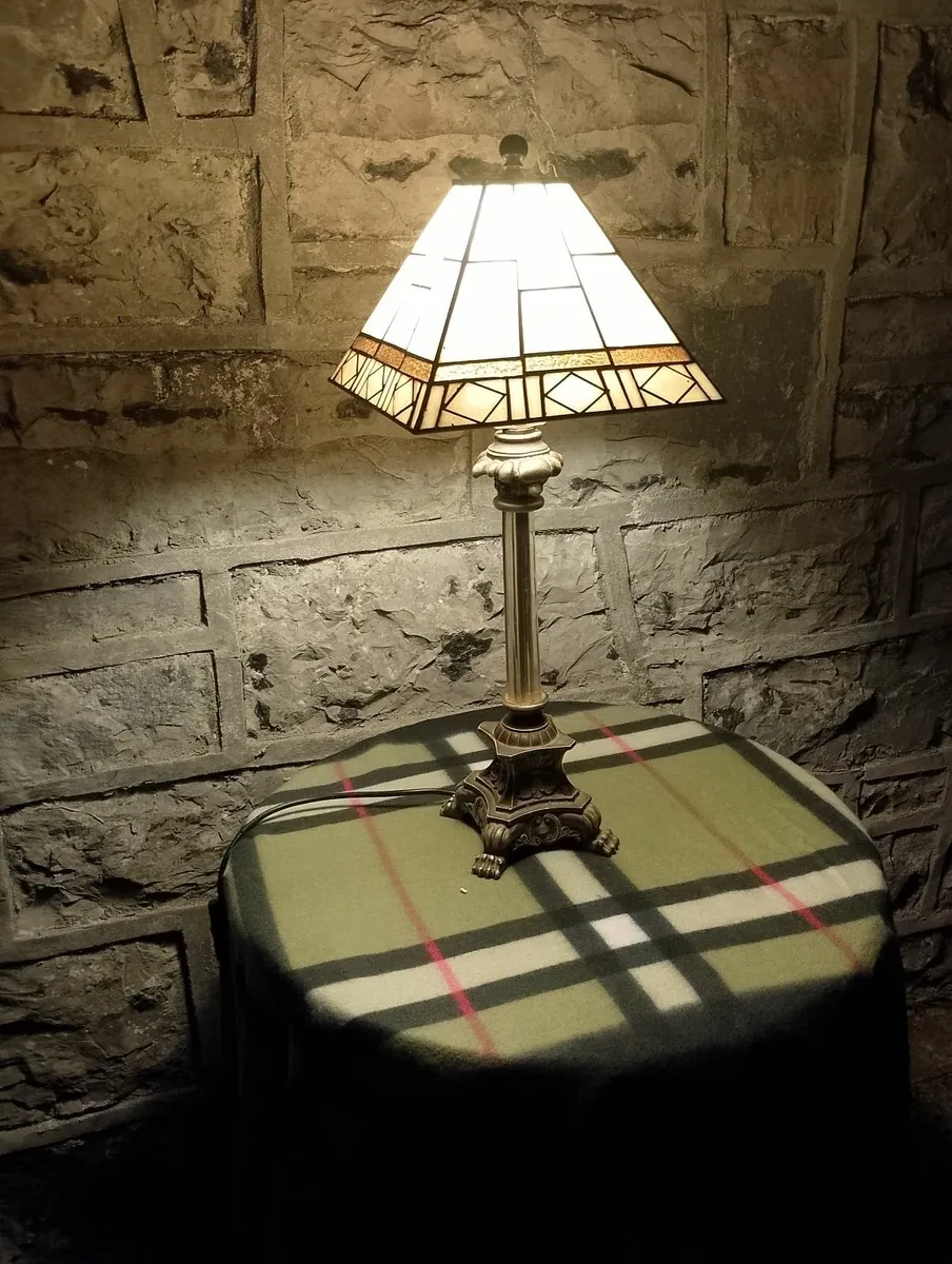 Tiffany table lamp - Image 1