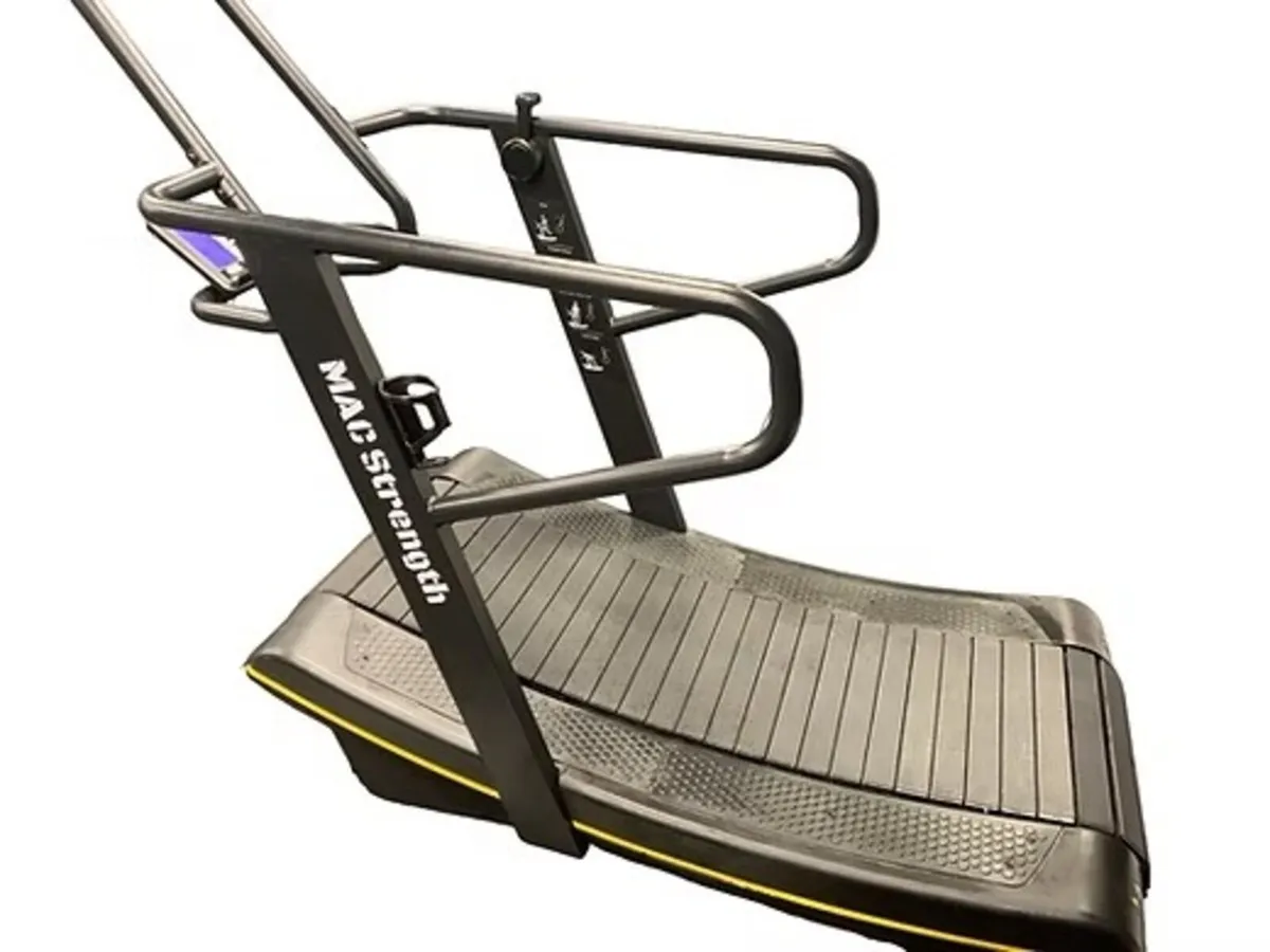 Curved treadmill - Image 1