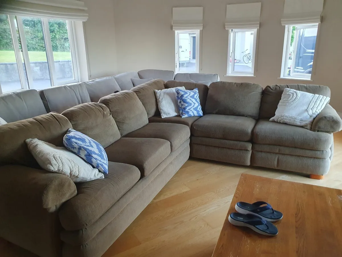 Living room sectional - Image 1