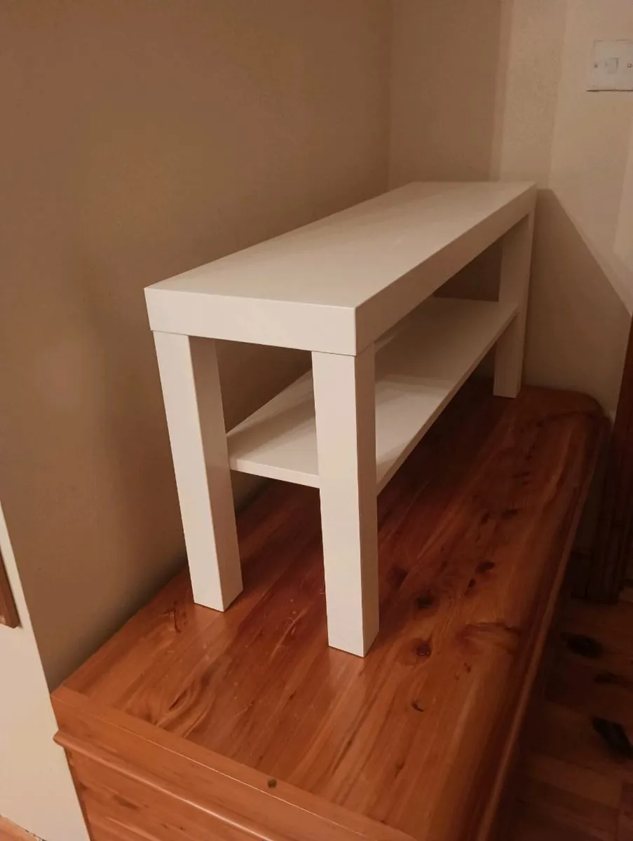 Lovely long slim table. - Image 2