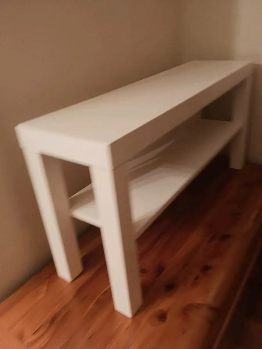 Lovely long slim table. - Image 3