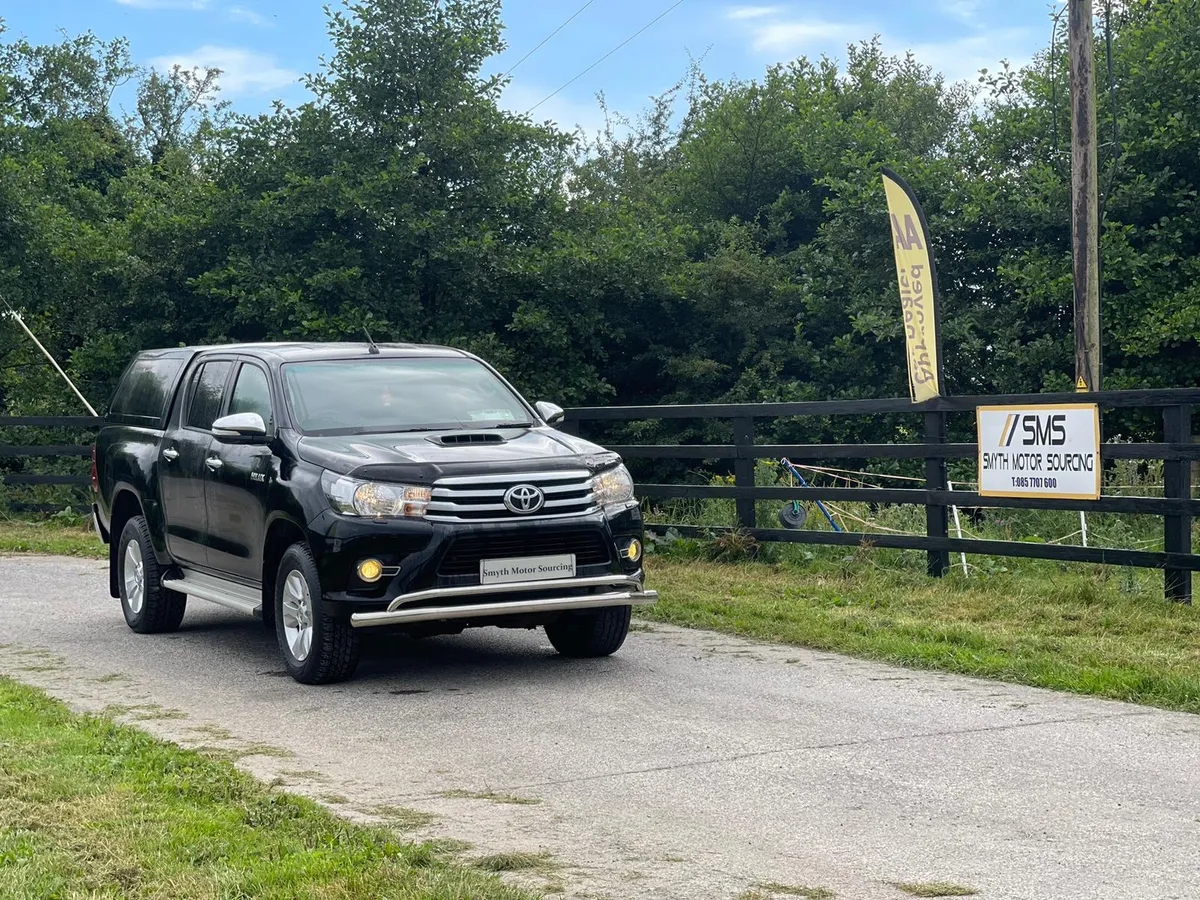 172 Toyota Hilux 2.4L D4D Spotless****No Vat - Image 1