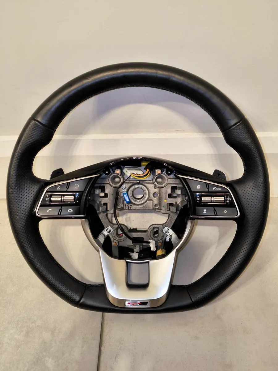 Kia steering wheel GT - Image 4