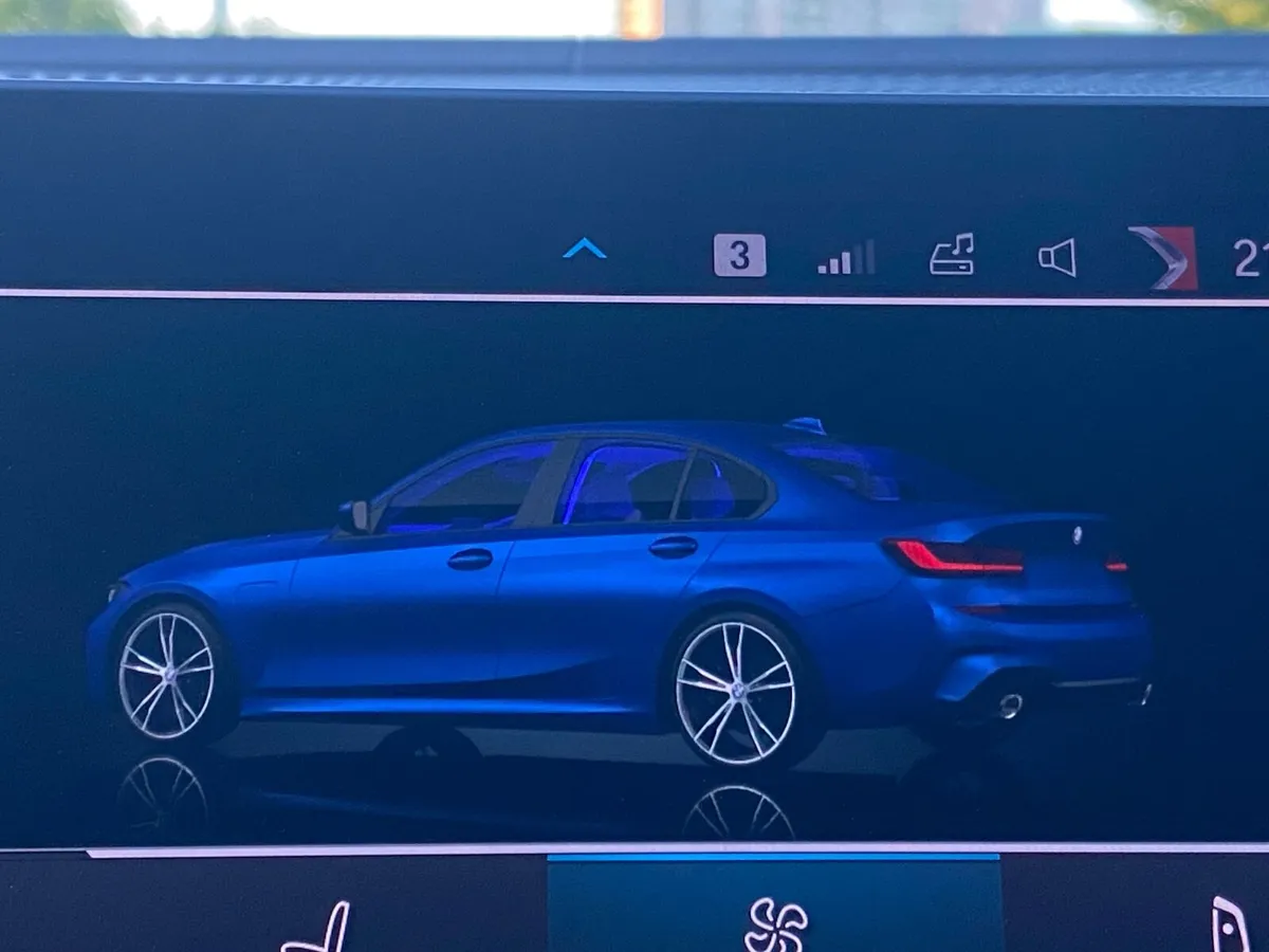 BMW 3-Series 2020 - Image 2