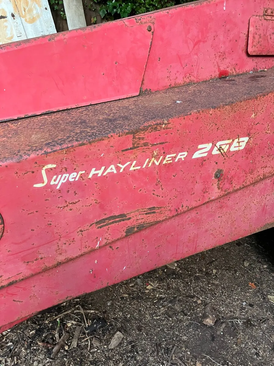 Square baler - Image 1