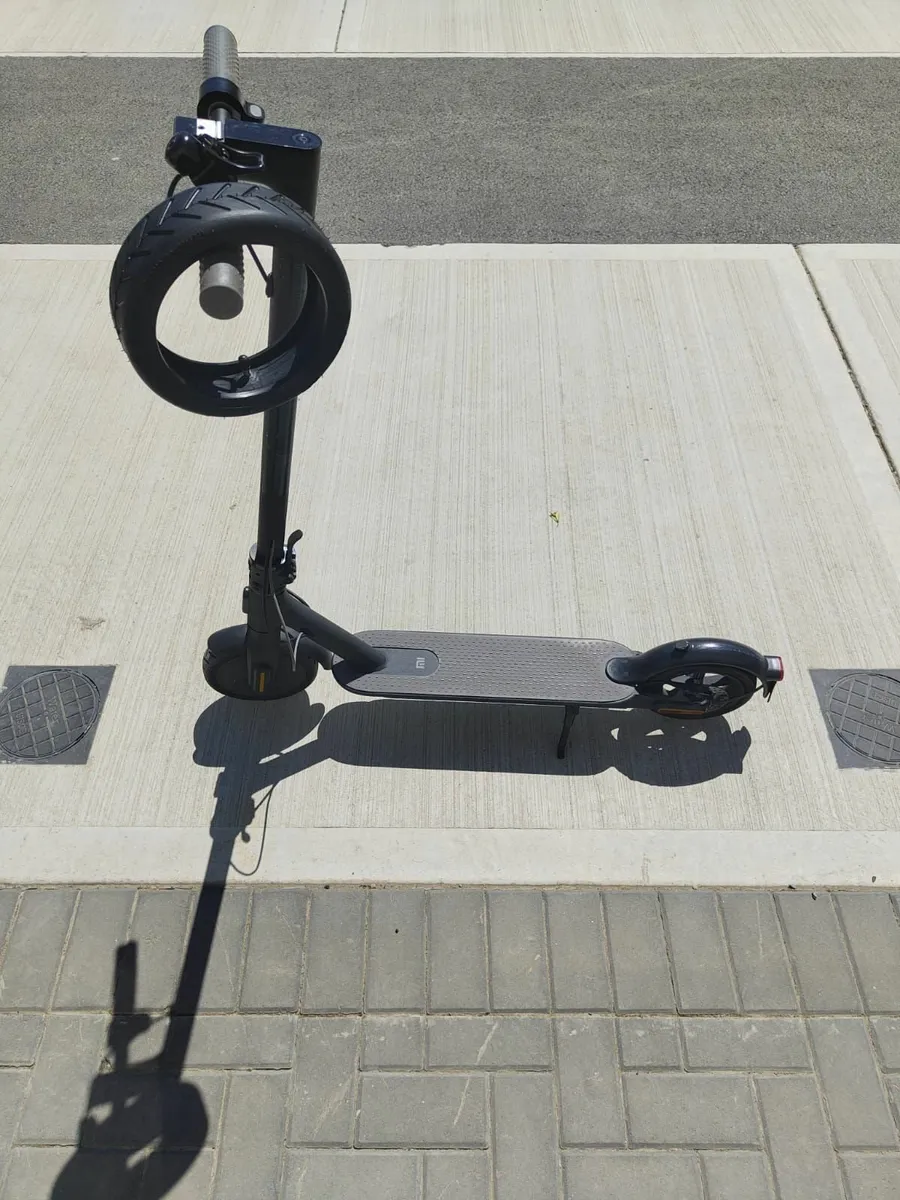 Xiaomi Mi Electric Scooter 1S - Image 1