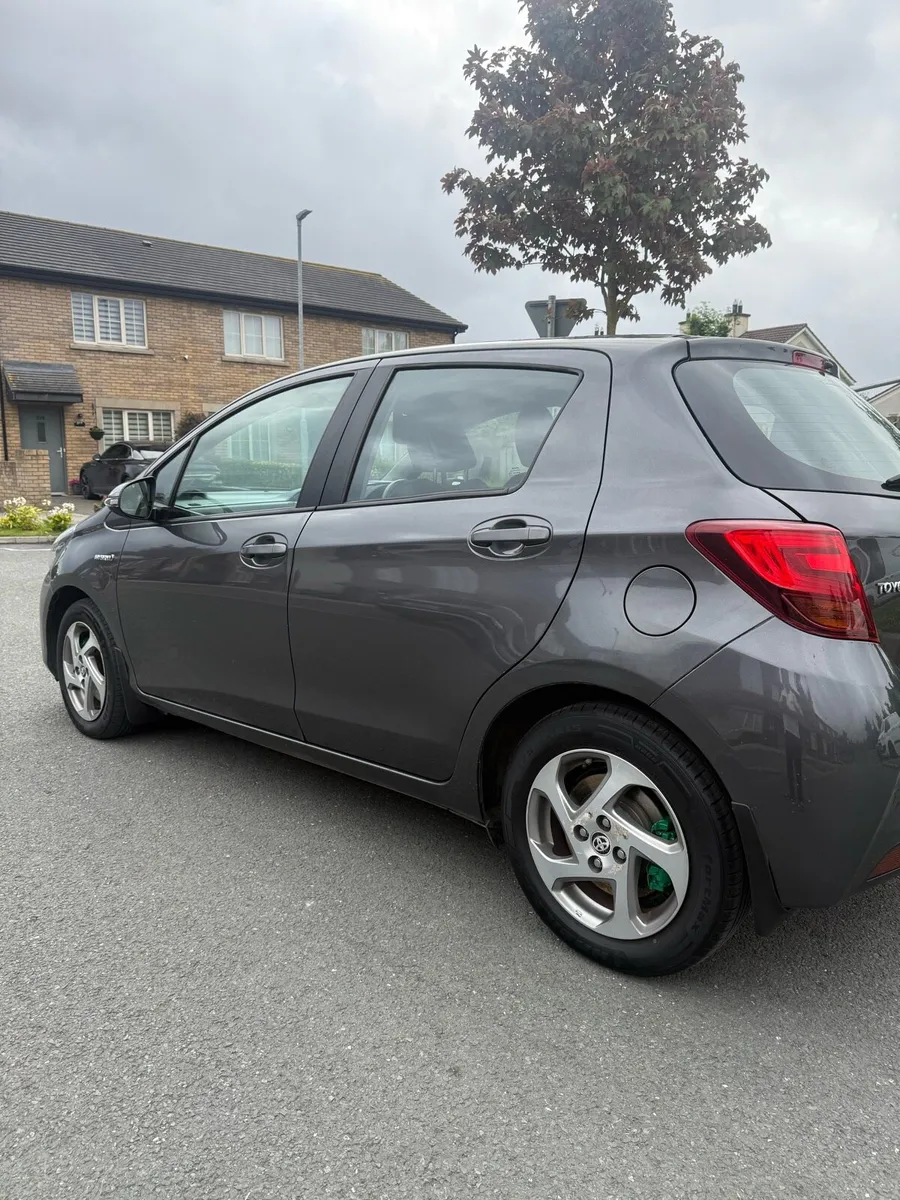 Toyota Yaris luxury 2016 1.5 hybrid - Image 4