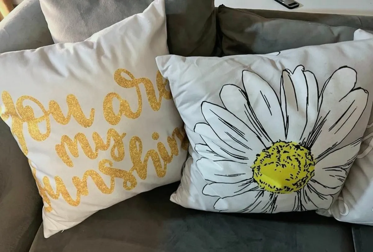 Grey and yellow cushions - Image 2