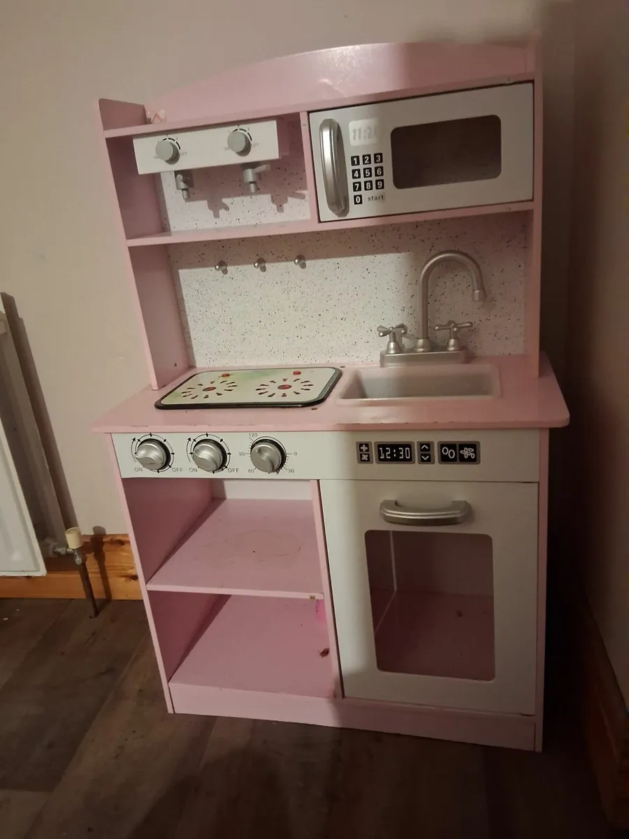 Toy kitchen - Image 1