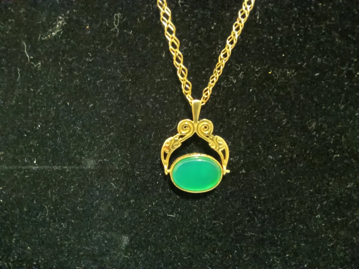 9ct gold spinning fobe and chain - Image 1