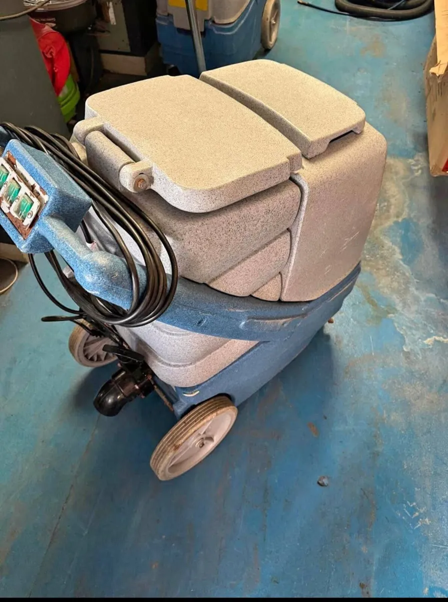 Carpet Cleaning Machine - Image 2