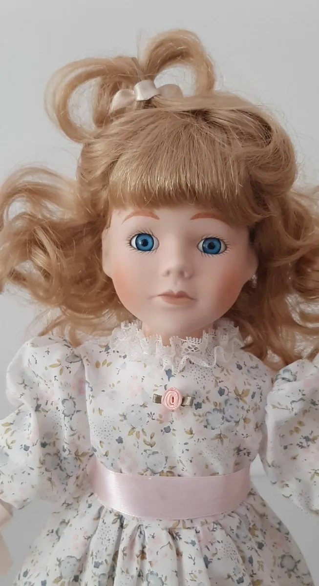 Porcelain doll - Image 1