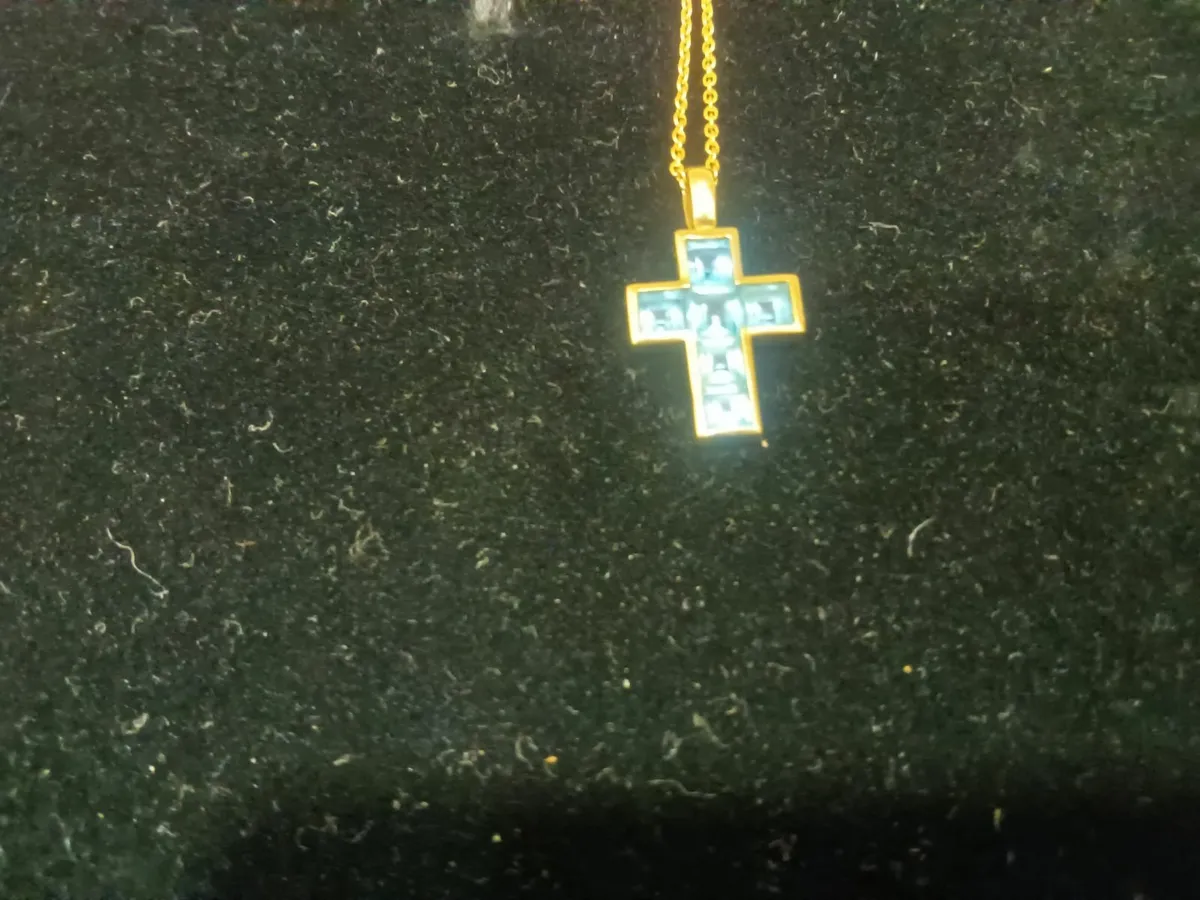 9ct gold acua marine cross on 9ct chain - Image 1
