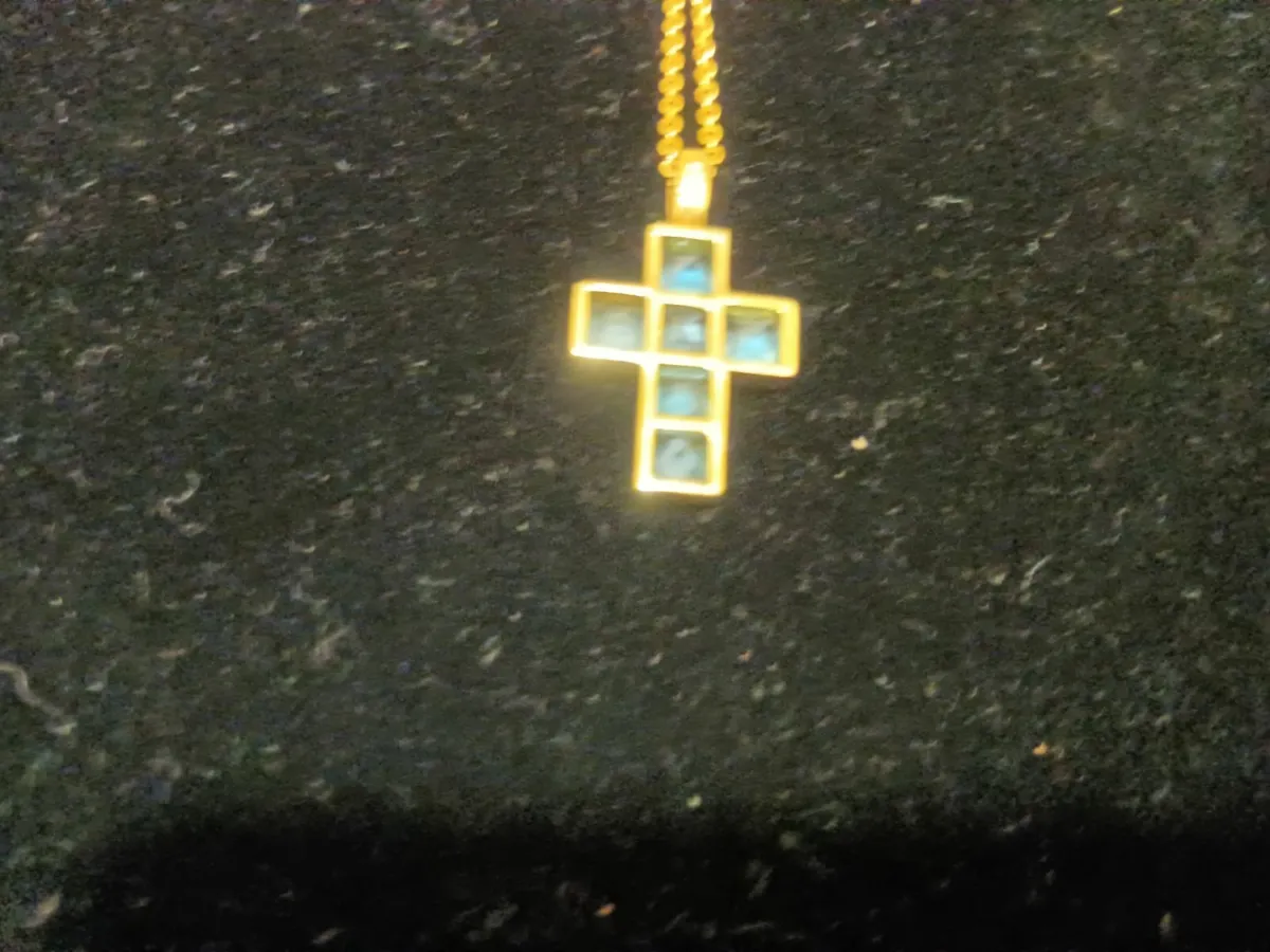 9ct gold acua marine cross on 9ct chain - Image 2