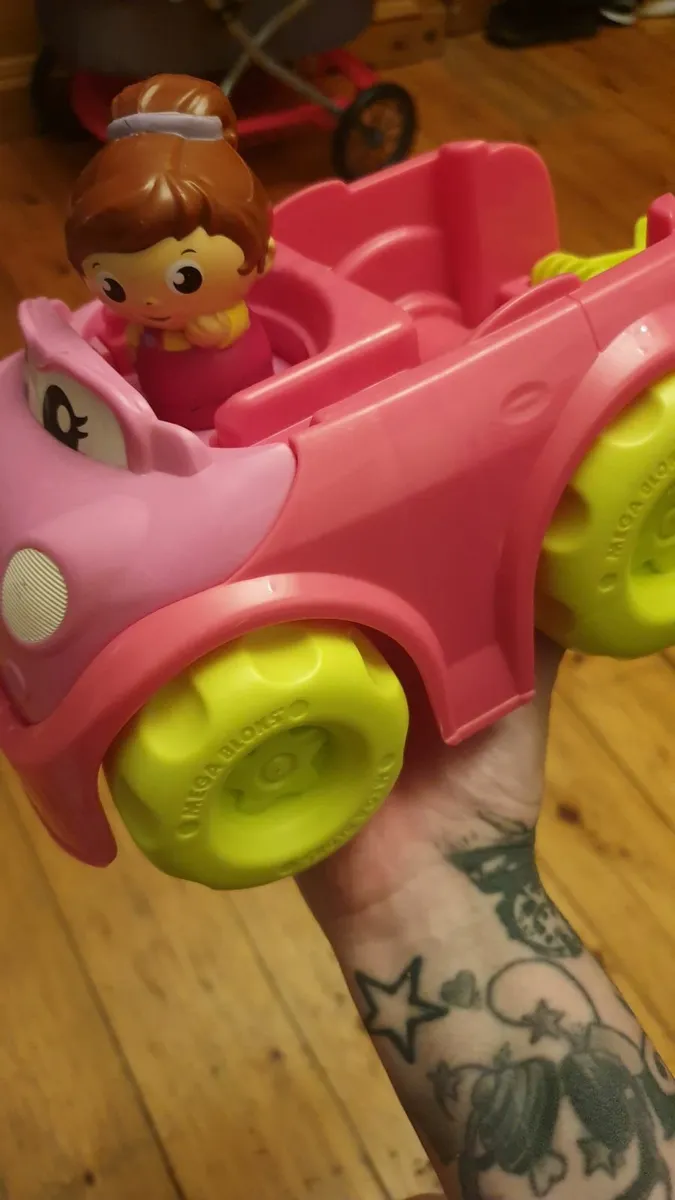 Princess lego car - Image 4