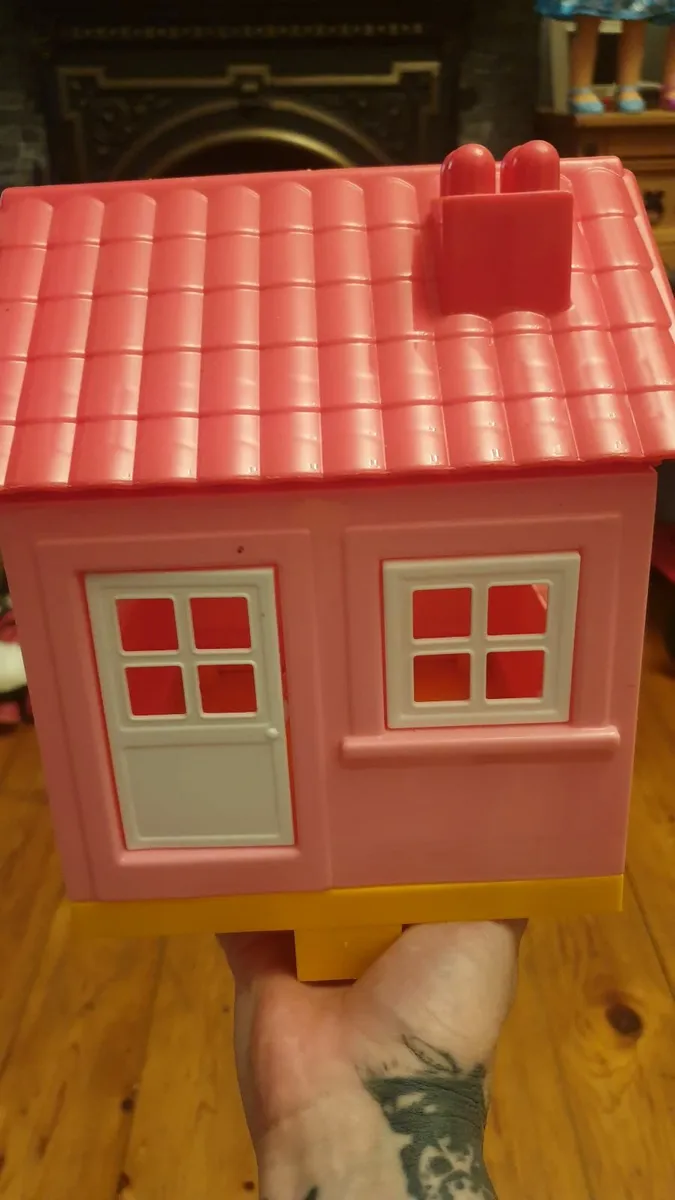 Lego house and stable - Image 1