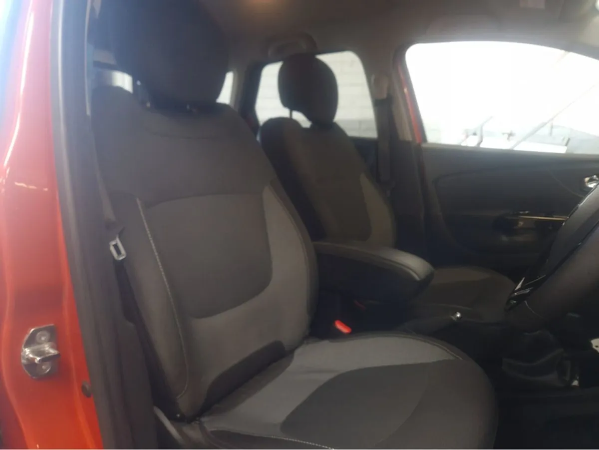 Renault Captur Intense 1.5 DCI 90 Eu6m 4DR - Image 2