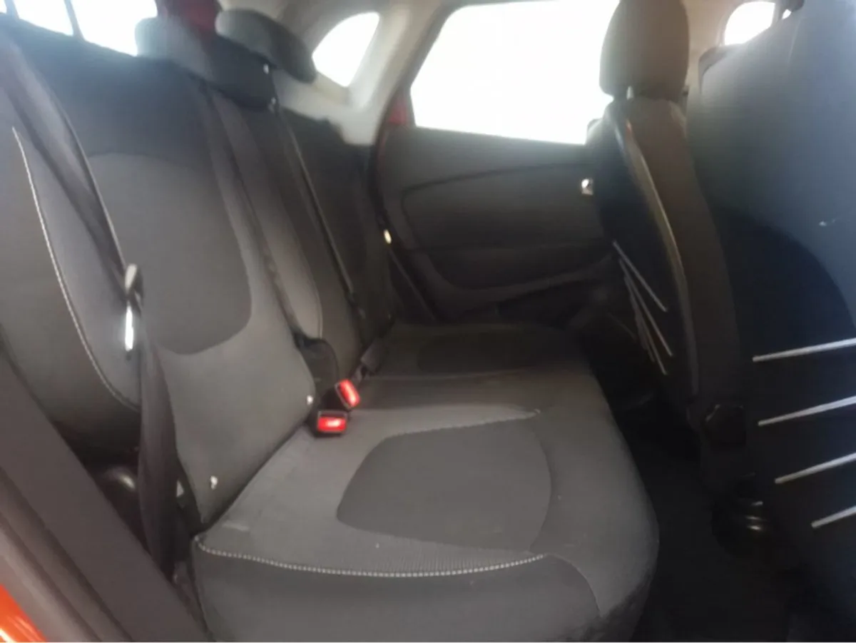 Renault Captur Intense 1.5 DCI 90 Eu6m 4DR - Image 3
