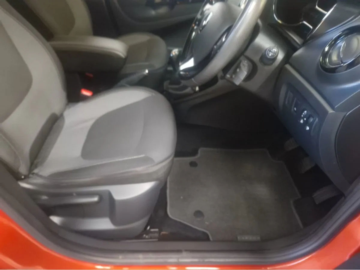 Renault Captur Intense 1.5 DCI 90 Eu6m 4DR - Image 4