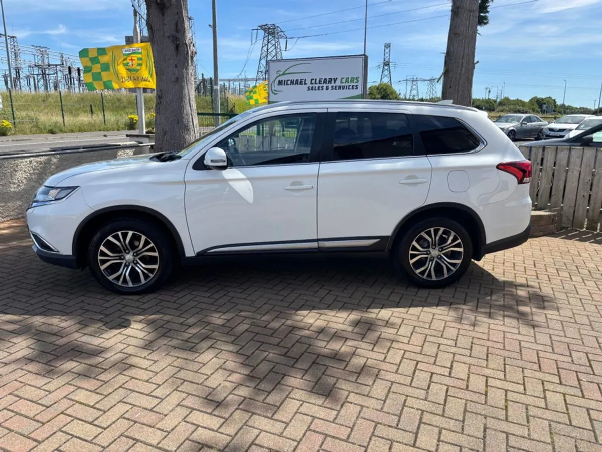 Mitsubishi Outlander Outl 4WD 6MT 4DR 7S 17my - Image 3